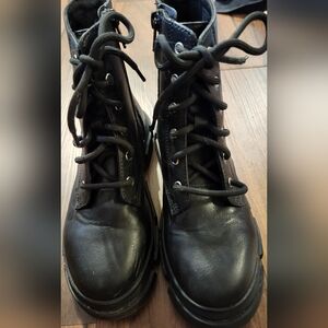 Girls Sz 1 Wonder Nation Zip Up Black Combat Boots Gently Worn Tons of Life Left